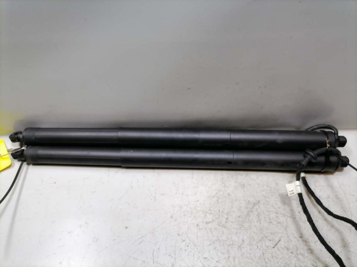 Porsche Macan original Satz D&auml;mpfer f&uuml;r elektrische Heckklappe Bj.2015